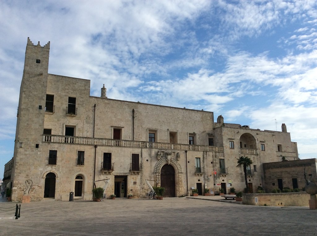 Palazzo Protonobilissimo Risolo, Specchia