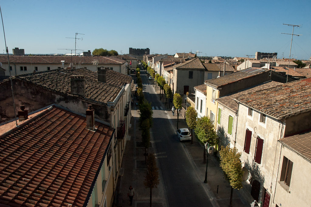 aigues-mortes-boulevard-gambetta-towards-marine-gate.jpg