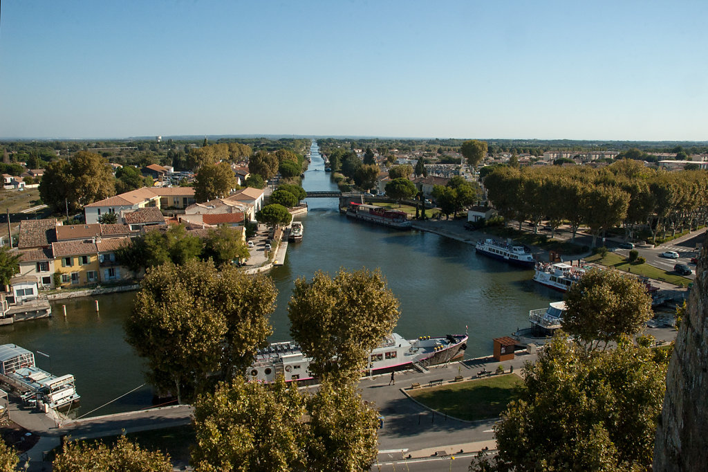 aigues-mortes-canal-du-rhone-a-sete.jpg