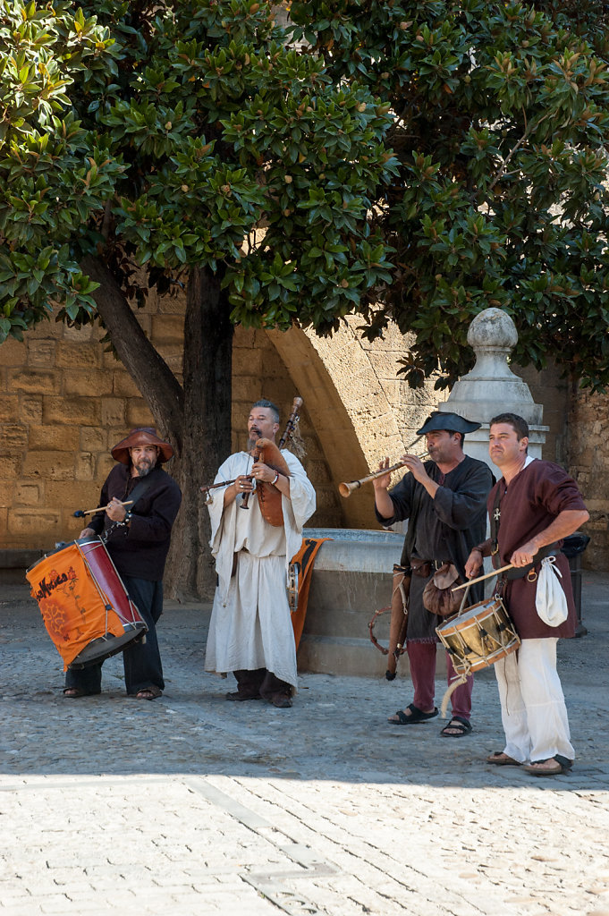 aigues-mortes-occitance-musicians.jpg