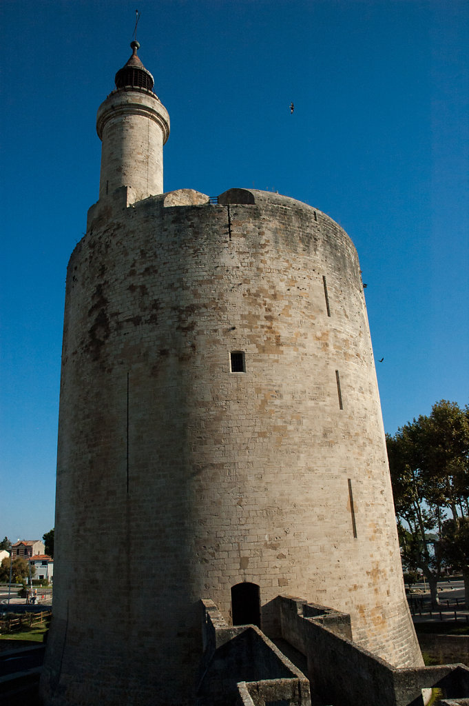 aigues-mortes-tour-de-contance-exterior.jpg