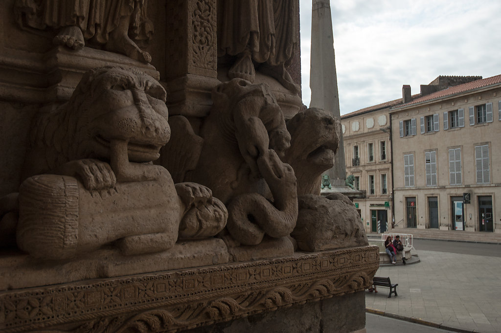 arles-Primatiale-Cathedrale-Saint-Trophime-entrance.jpg