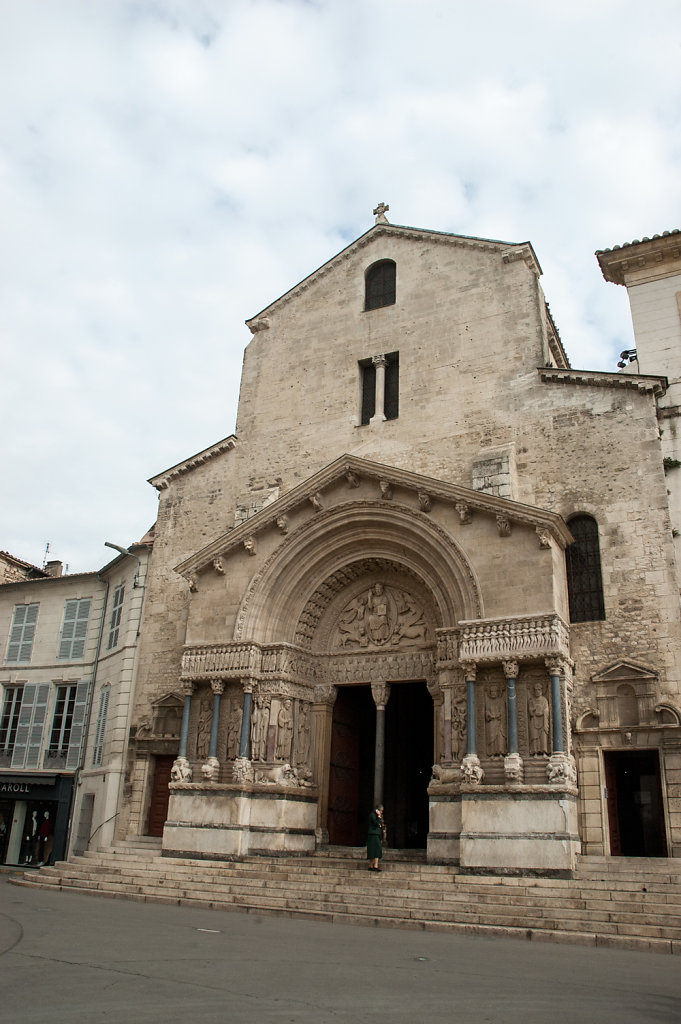 Arles-Primatiale-Cathedrale-Saint-Trophime.jpg