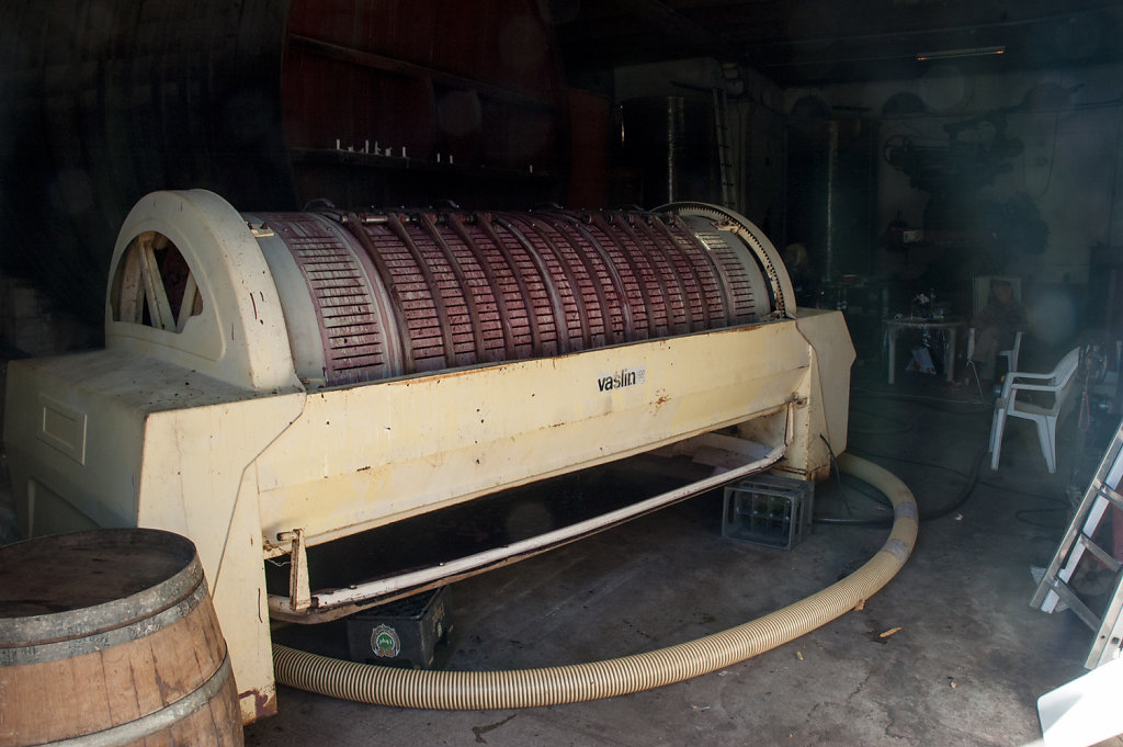 Bages, Grape Pressing