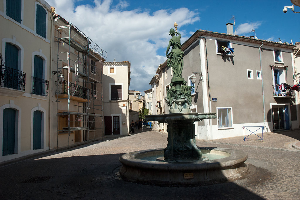 Pomerols, Place de la Marie