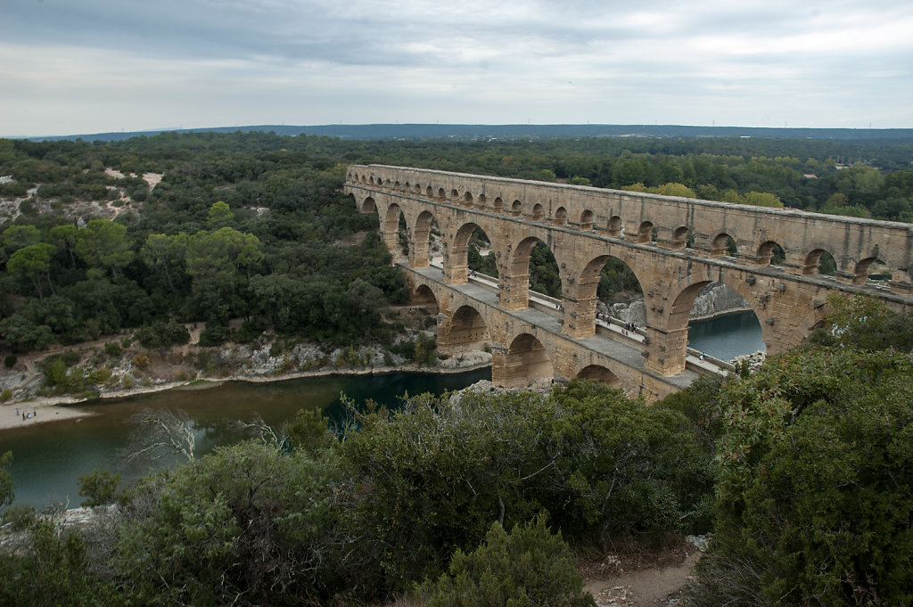 pont-du-gard-aqueduct-01.jpg