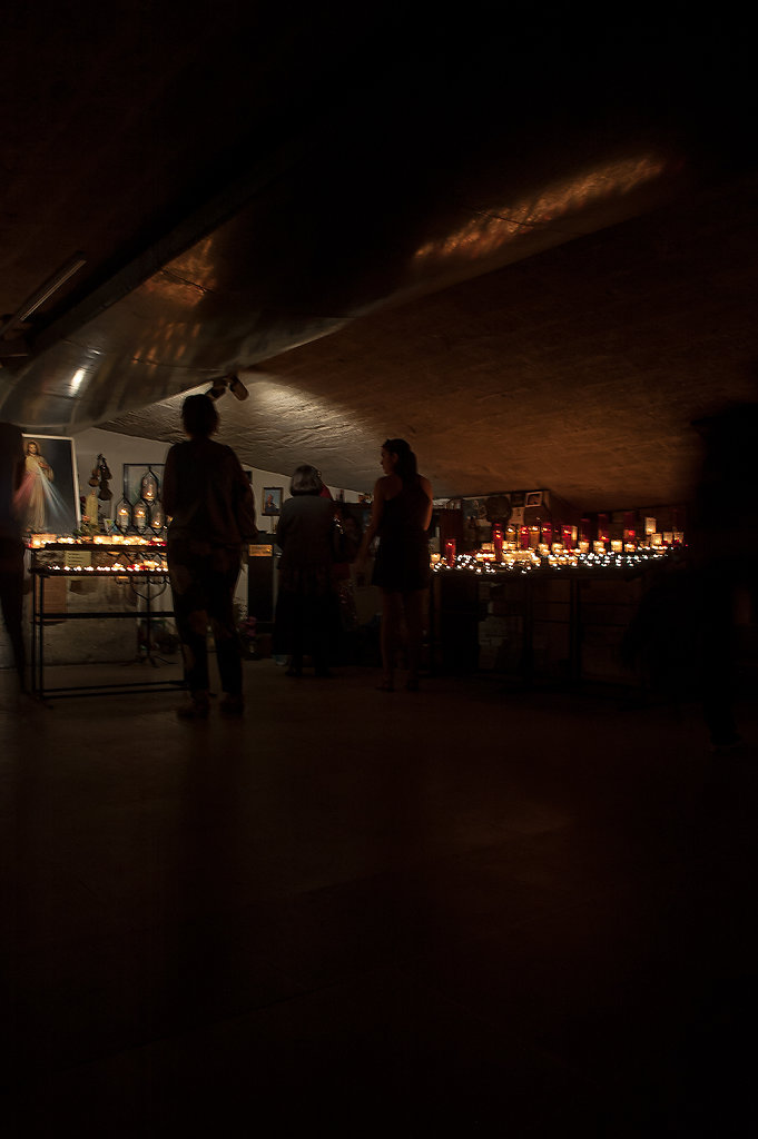 Presbytery-of-Saintes-Maries-de-la-Mer-crypt.jpg