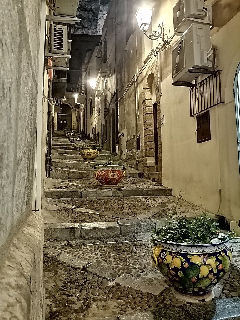 Vicolo Caracciolo, Cefalu