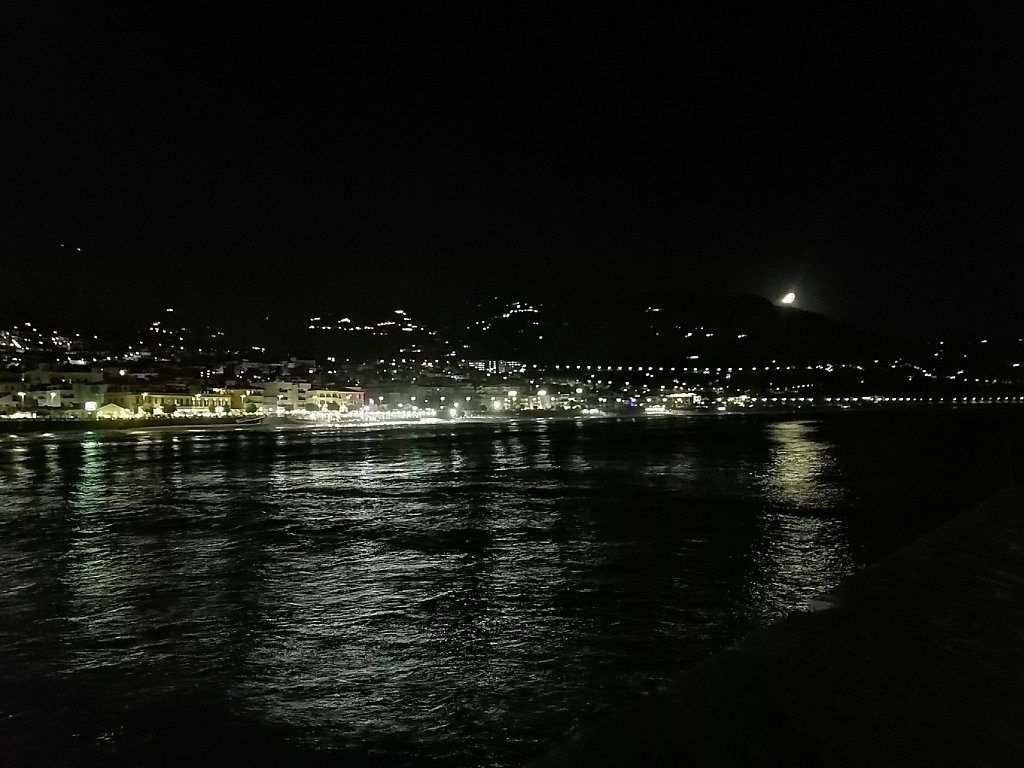 'Chasing the moon', Cefalu