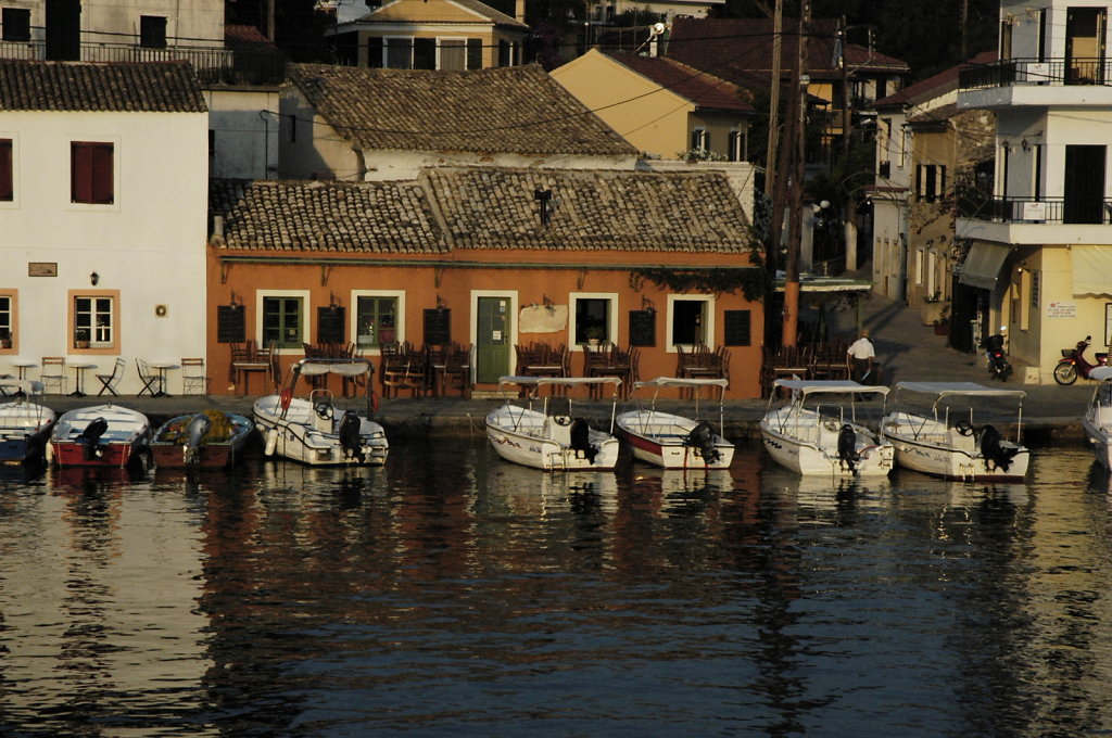 Vassilis Taberna, Loggos