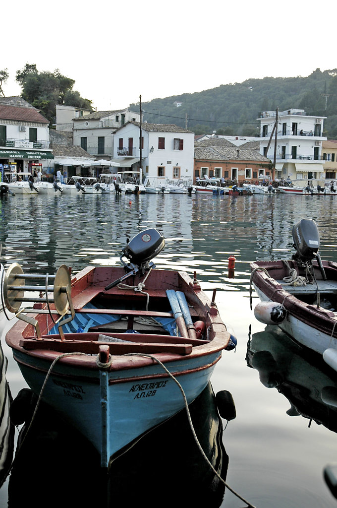 Harbour, Loggos