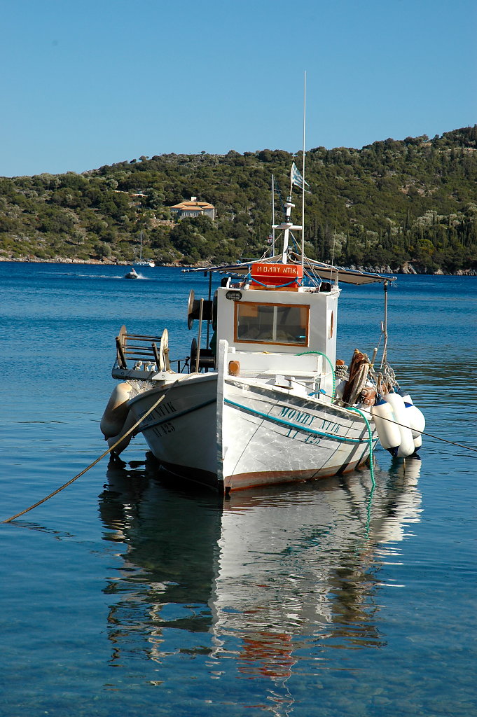 kioni-fishing-boat-f52744408-01.jpg