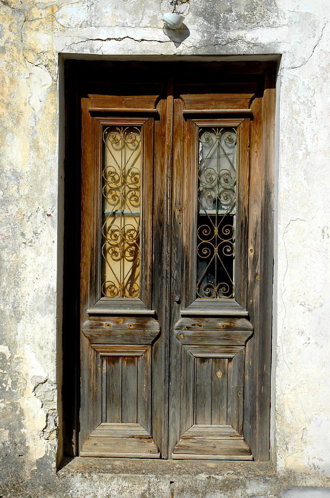 kioni-doorway-f52956576-01.jpg